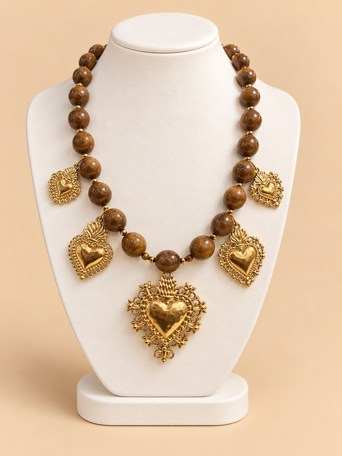 Collana con Perle Marroni e Cuori Dorati