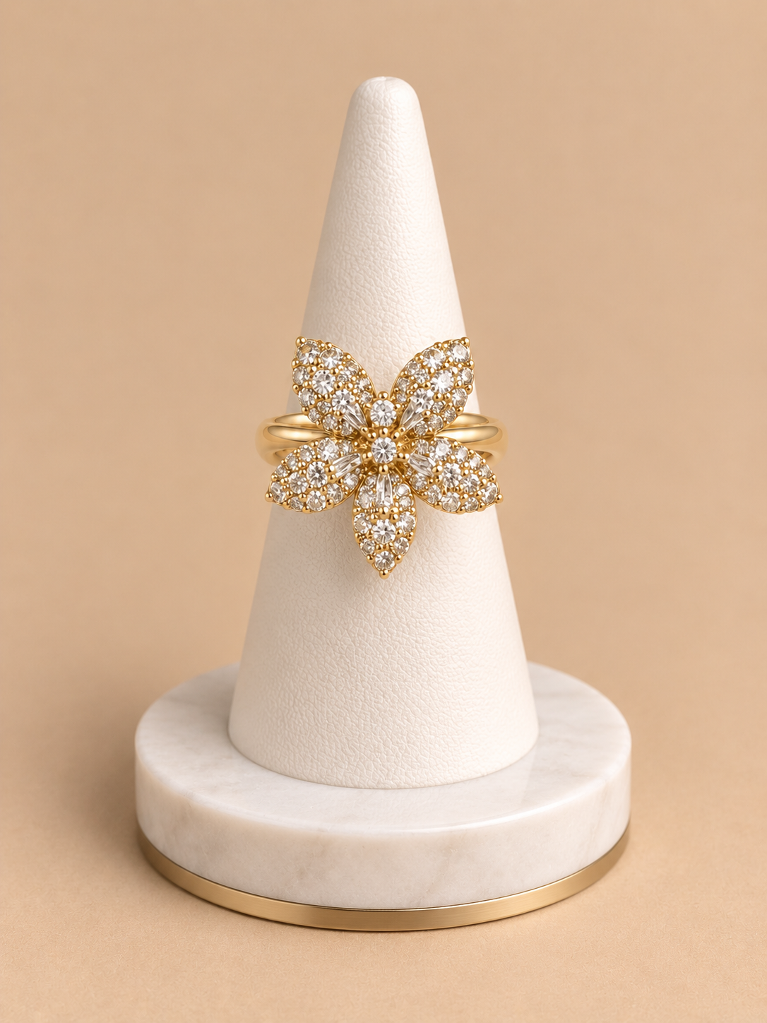 Anello Fiore Dorato con Cristalli Luminosi