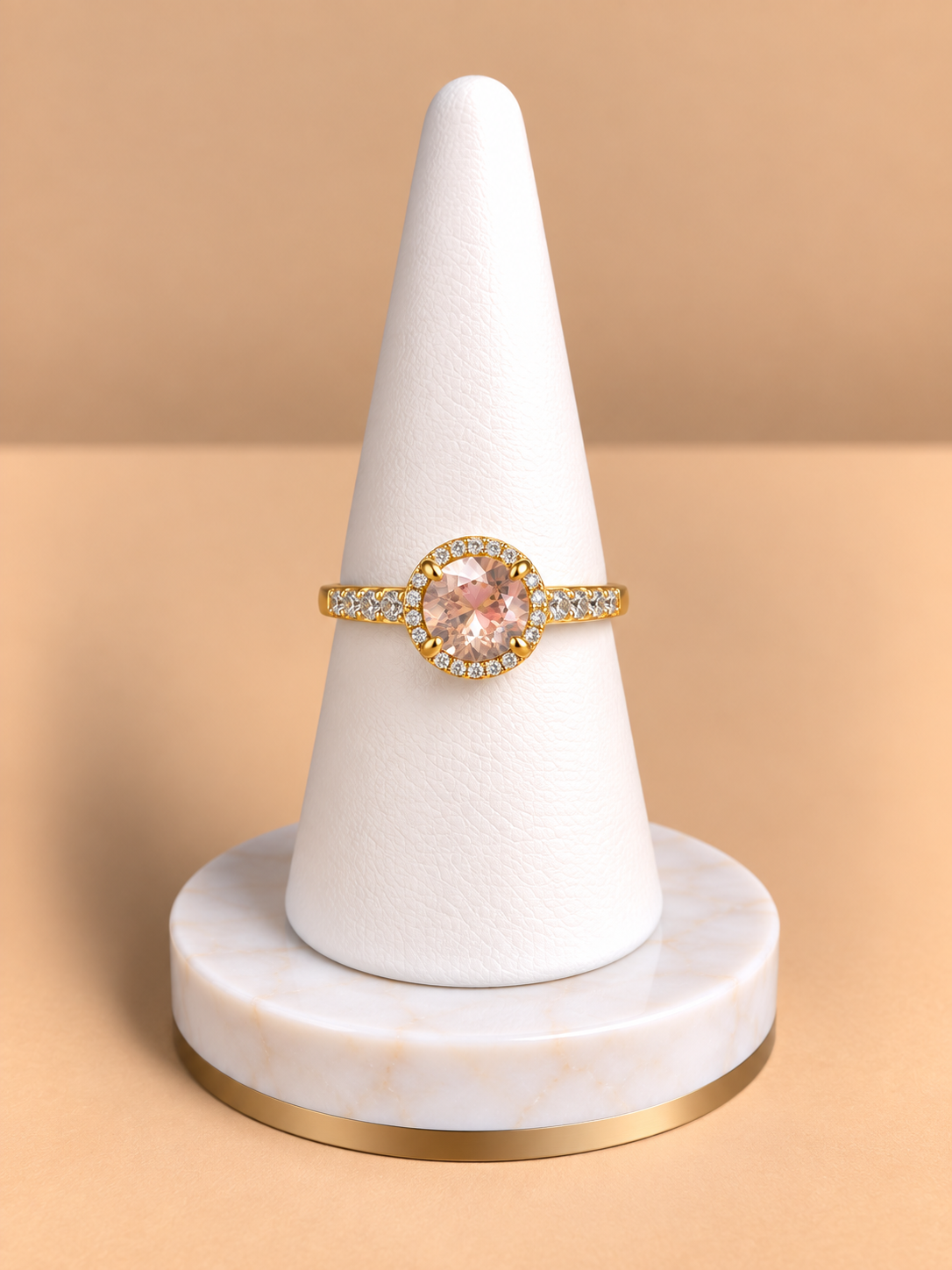 Anello con pietra rosa e diamanti