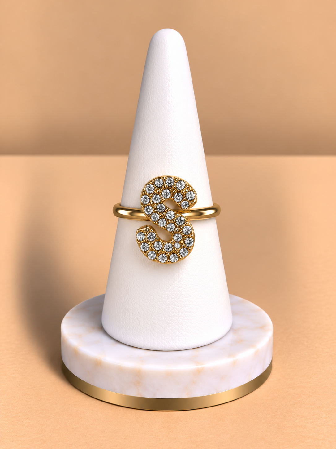 Anello con Iniziale “S” in Oro Giallo e Diamanti