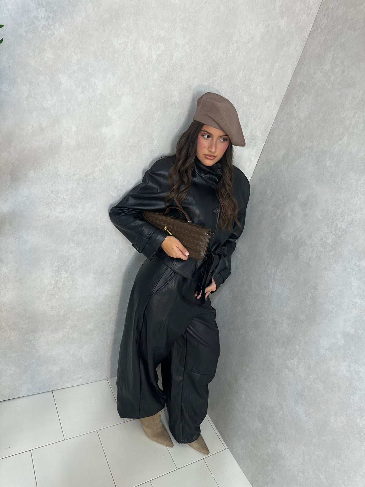 Completo Leather Icon black