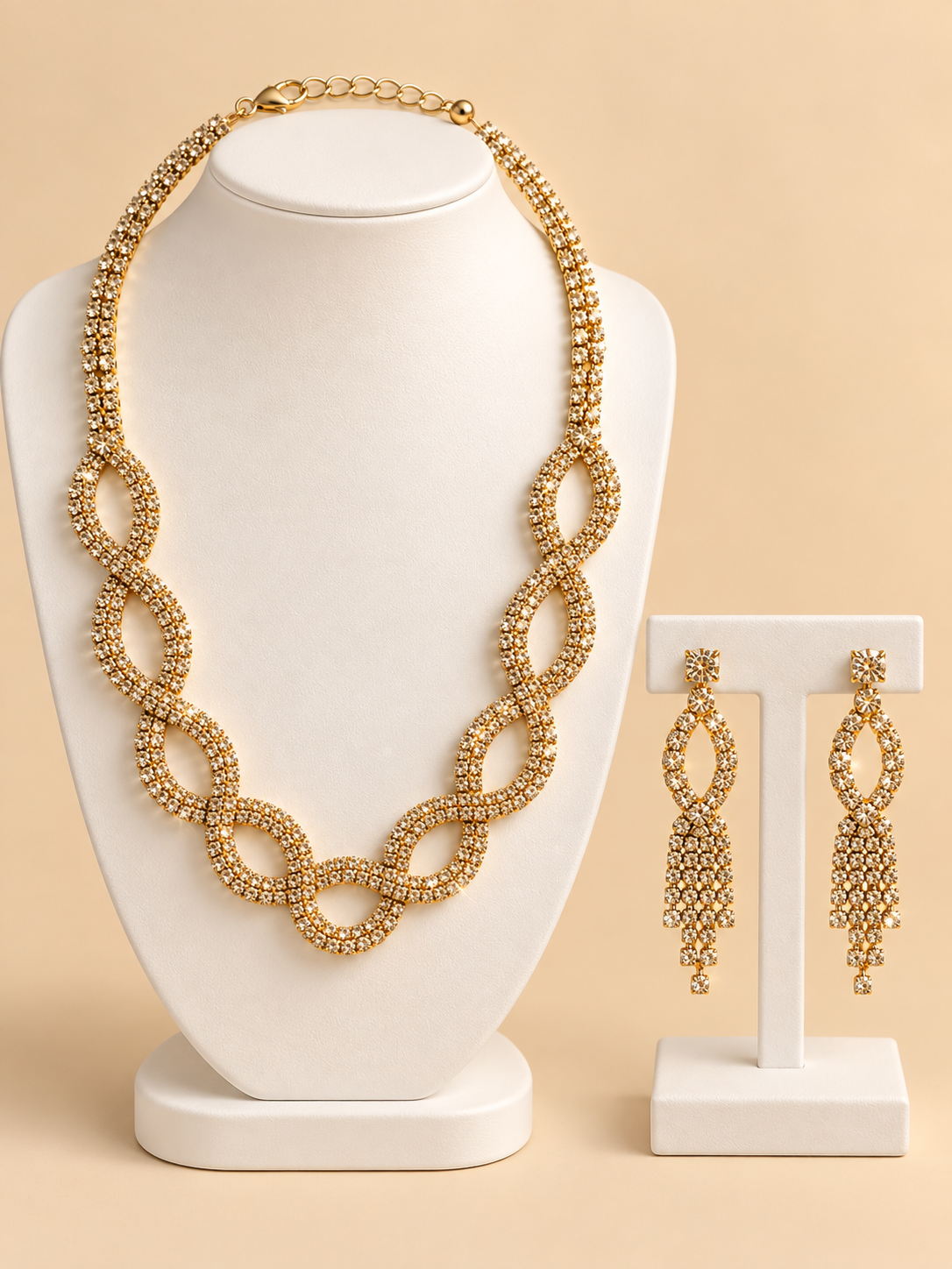 Set Gioielli Dorati “Elegance” – Collana & Orecchini