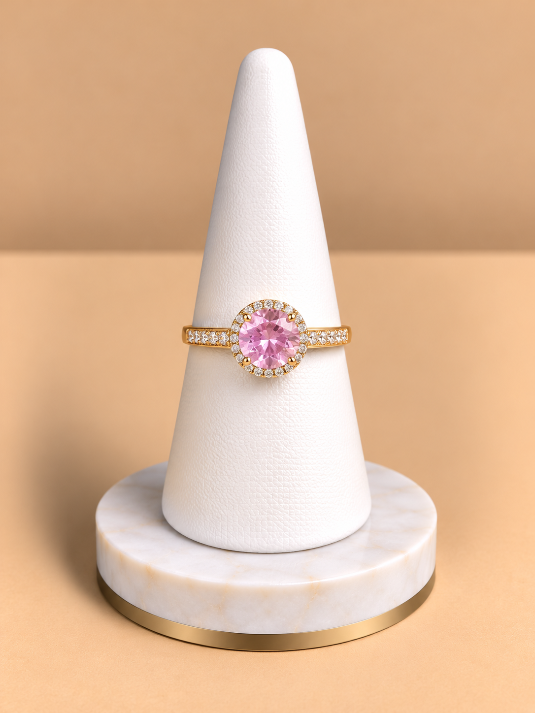 Anello con pietra rosa e diamanti