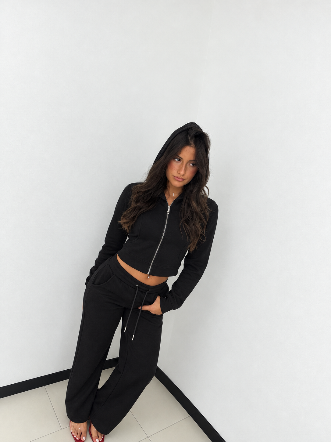 TUTA ESSENTIAL FIT NERO