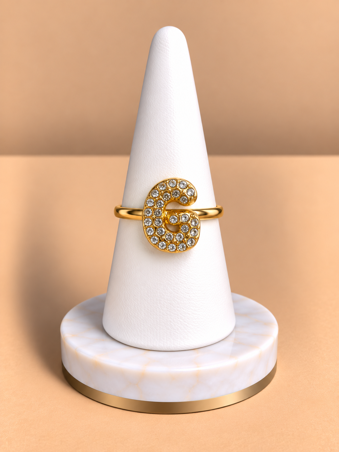 Anello con Iniziale “G” in Oro Giallo e Diamanti