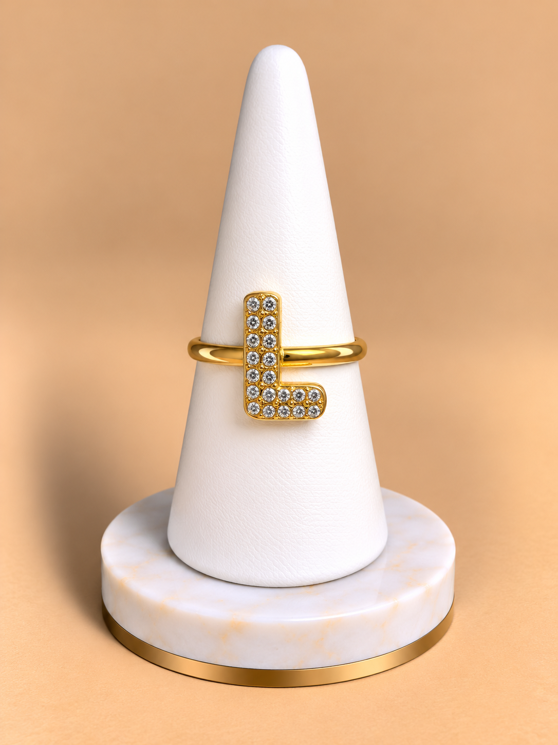 Anello con Iniziale “L” in Oro Giallo e Diamanti
