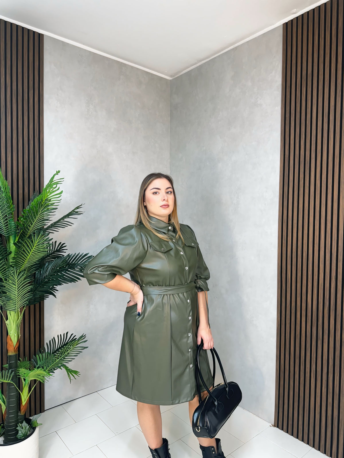 Abito in ecopelle verde militare