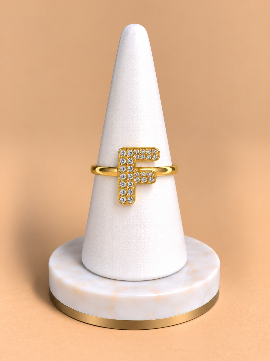 Anello con Iniziale “F” in Oro Giallo e Diamanti