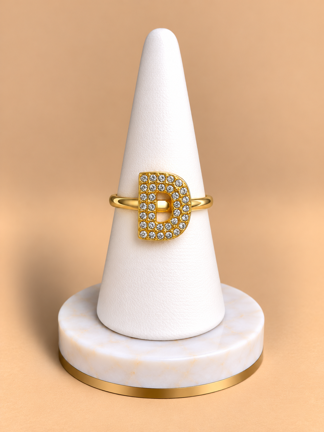 Anello con Iniziale “D” in Oro Giallo e Diamanti