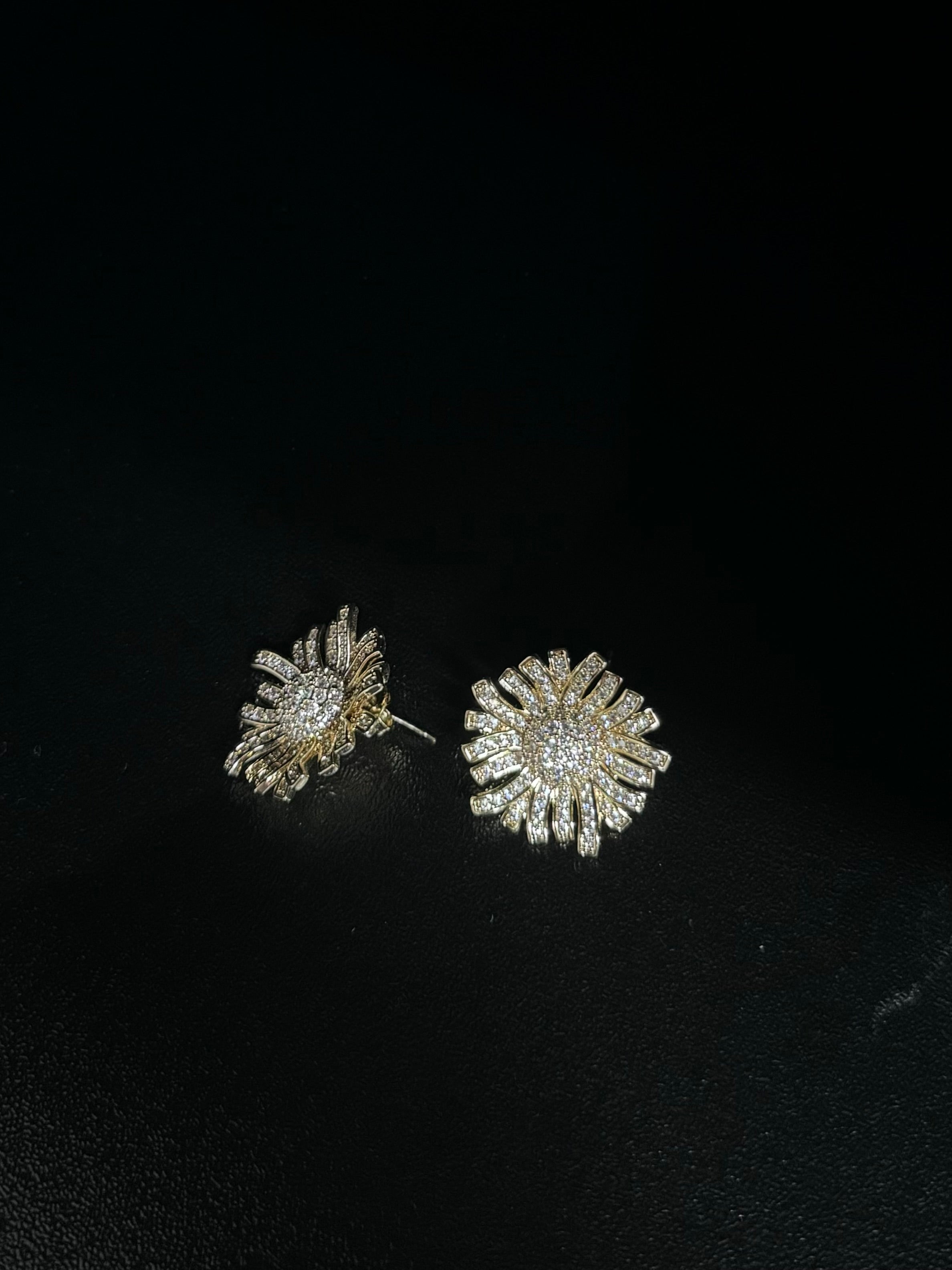 Orecchino fiore oro