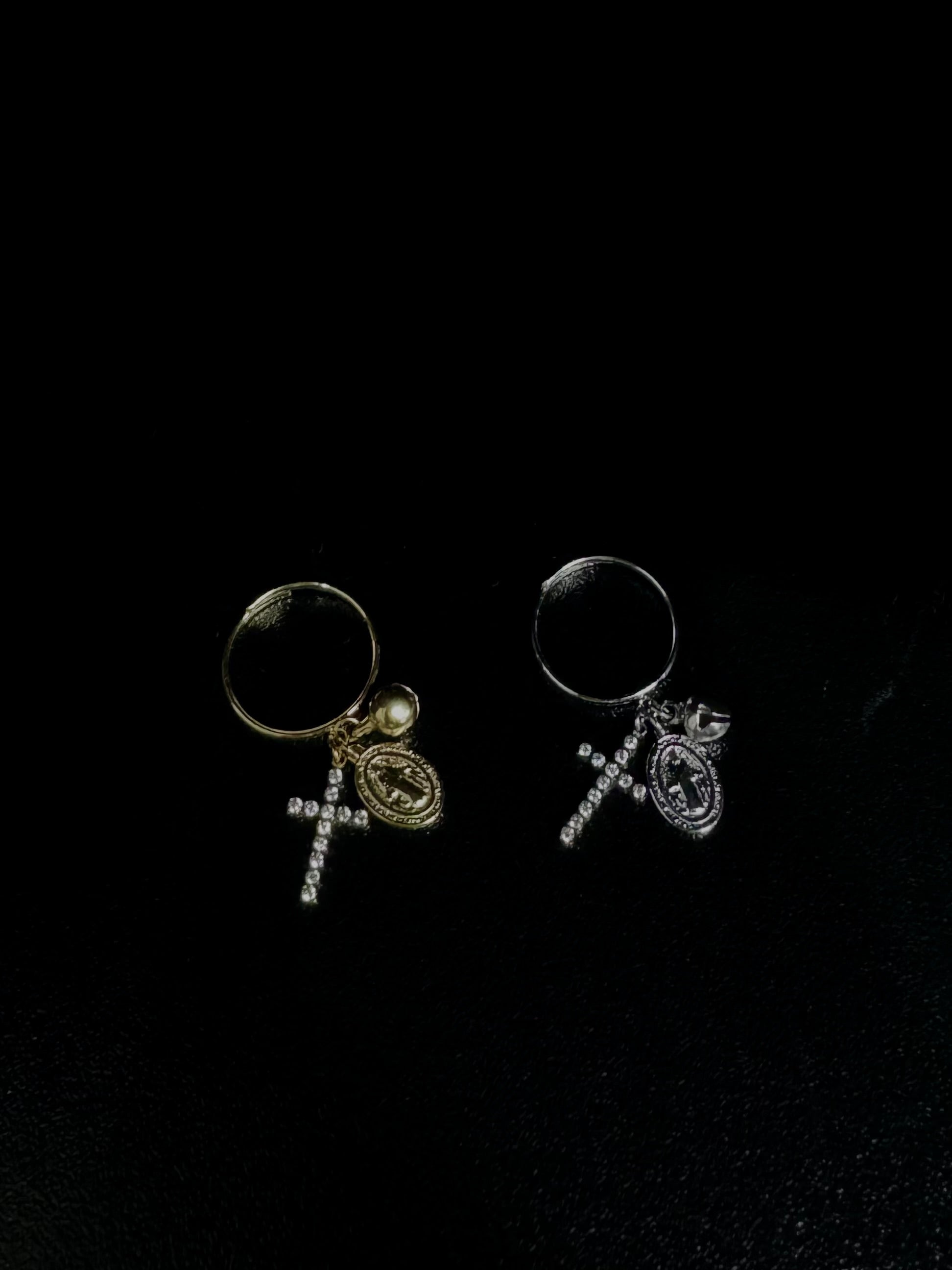 Anello croce pendente