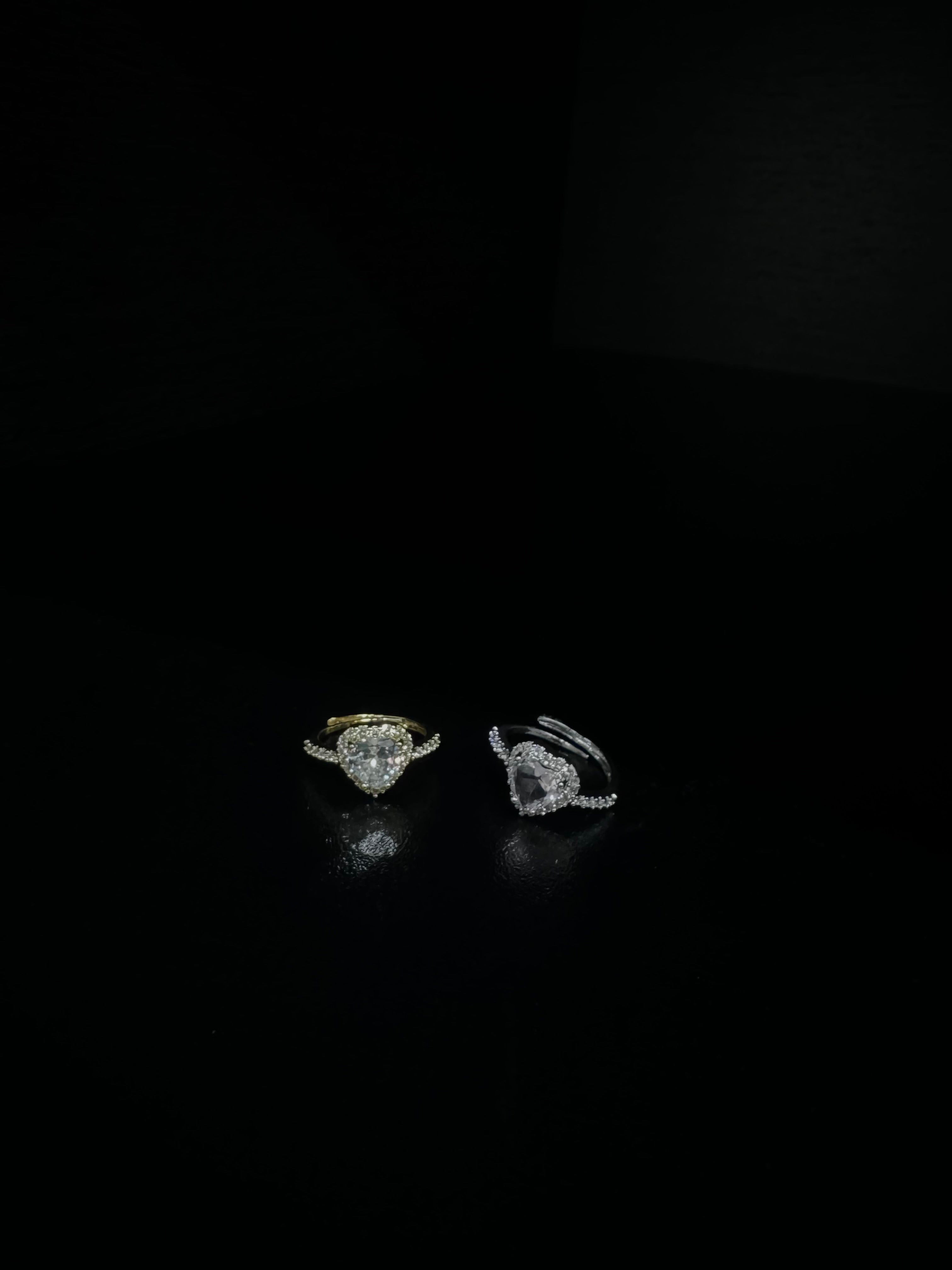 Anello cuore pietra bianca