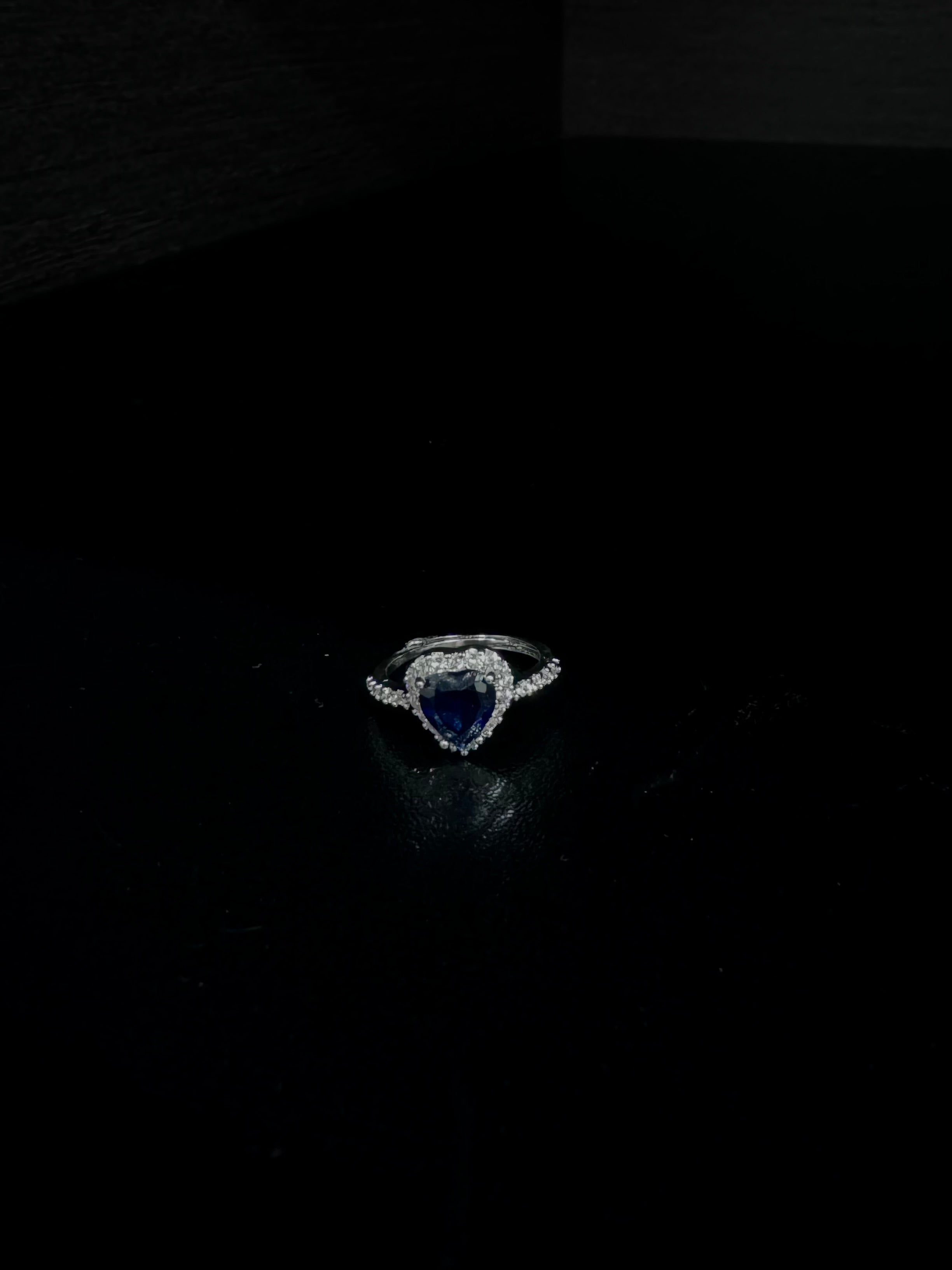 Anello cuore pietra blu