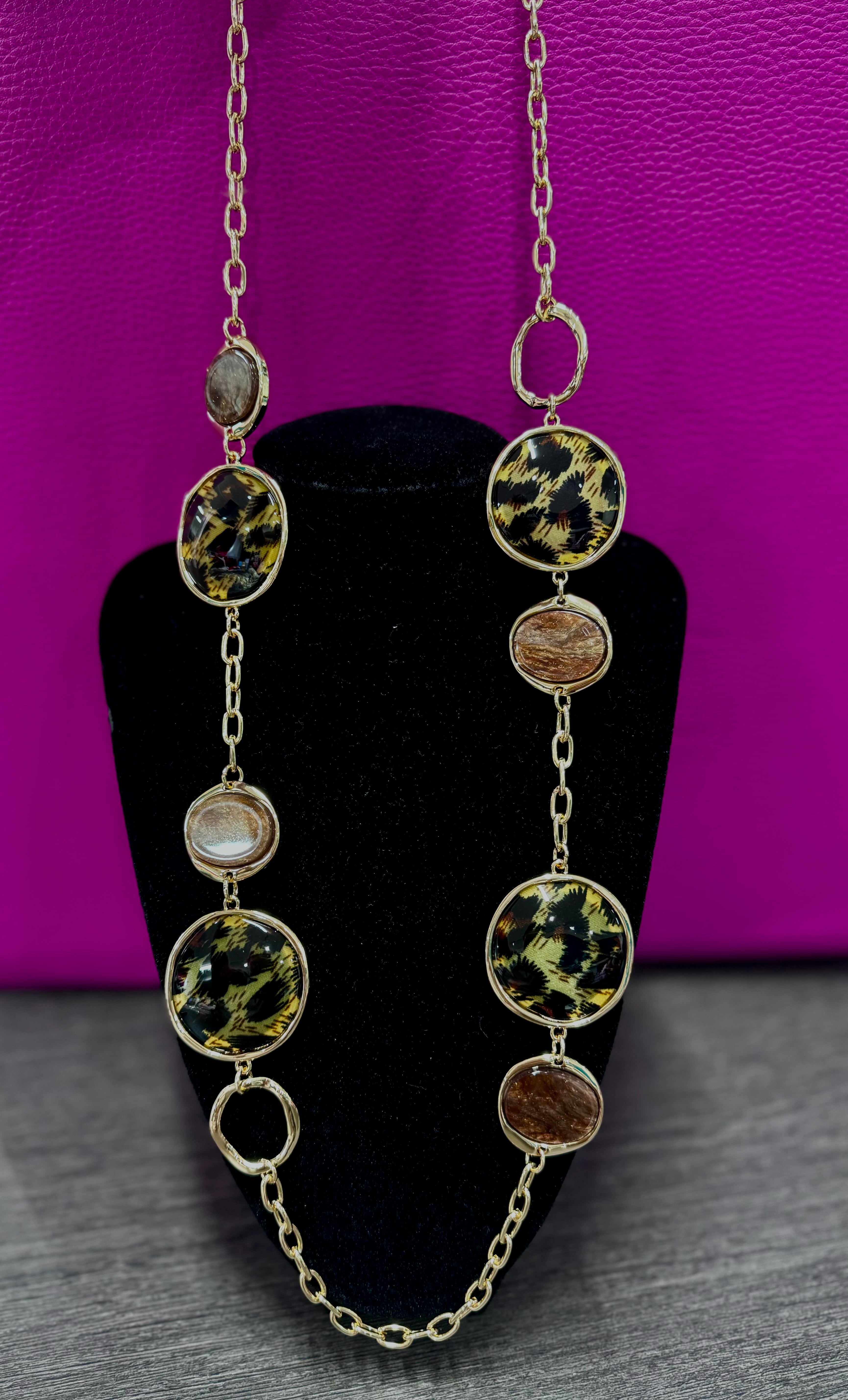 Collana medaglie leopardate