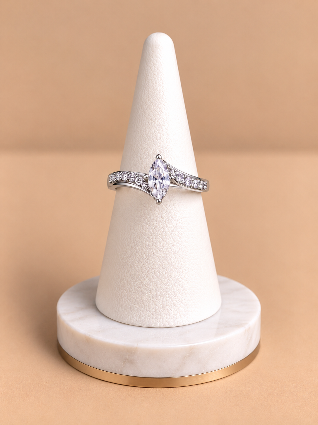 Anello Elegante con Cristallo Marquise