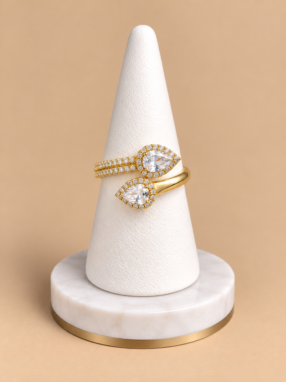 Anello Doppio Dorato con Cristalli a Goccia