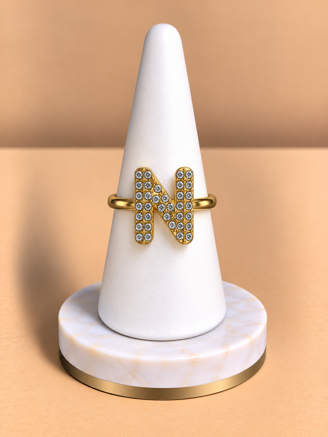 Anello con Iniziale “N” in Oro Giallo e Diamanti