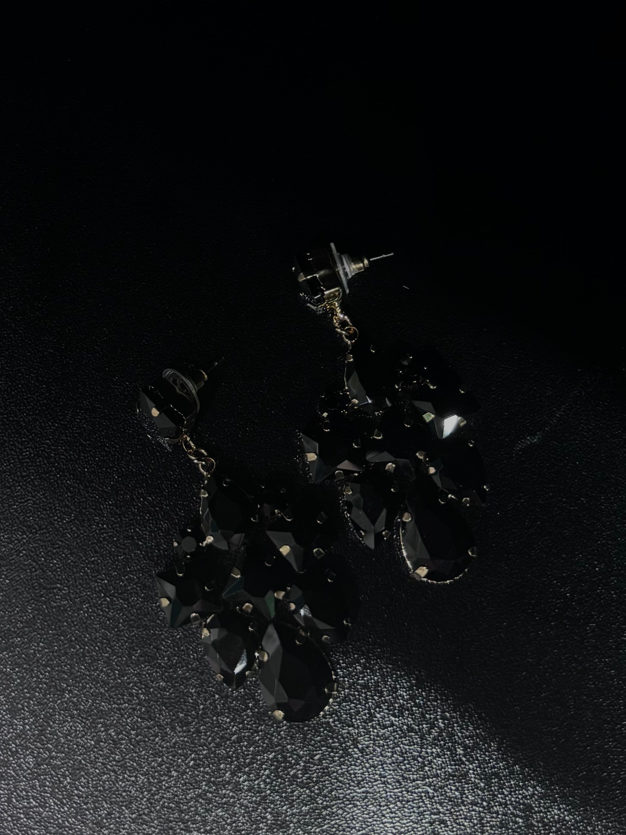 Orecchino pietra nera
