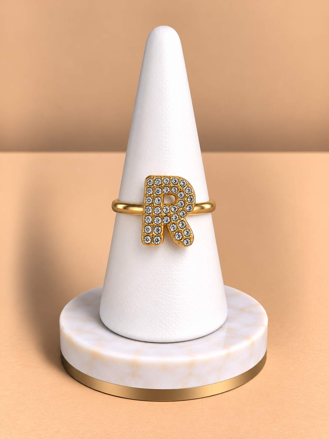 Anello con Iniziale “R” in Oro Giallo e Diamanti