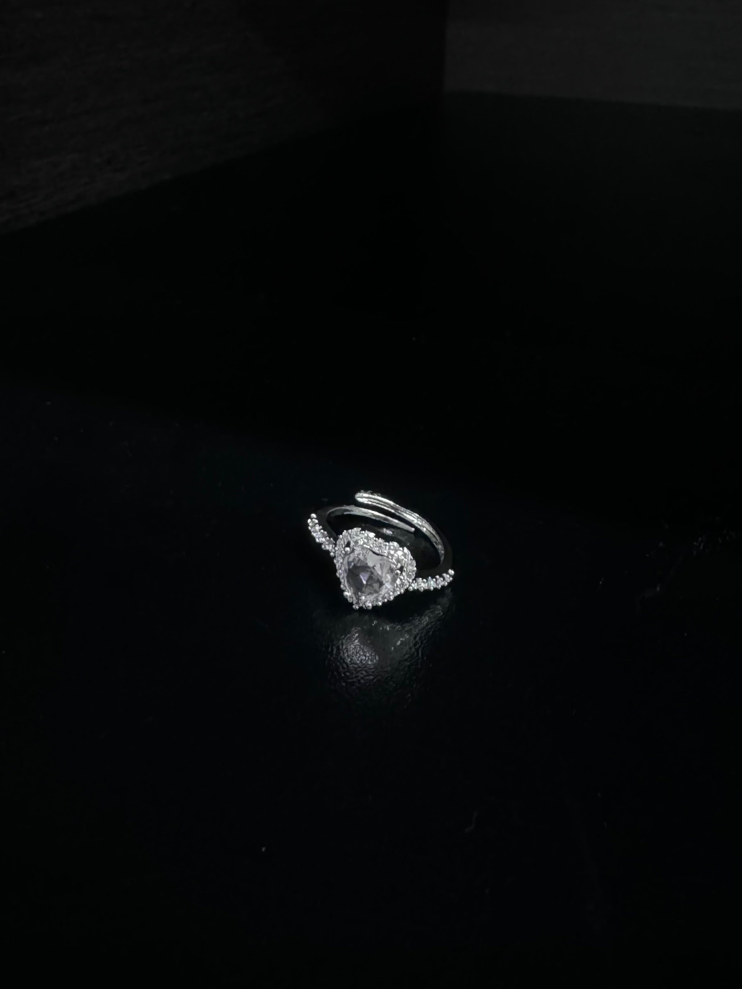 Anello cuore pietra bianca