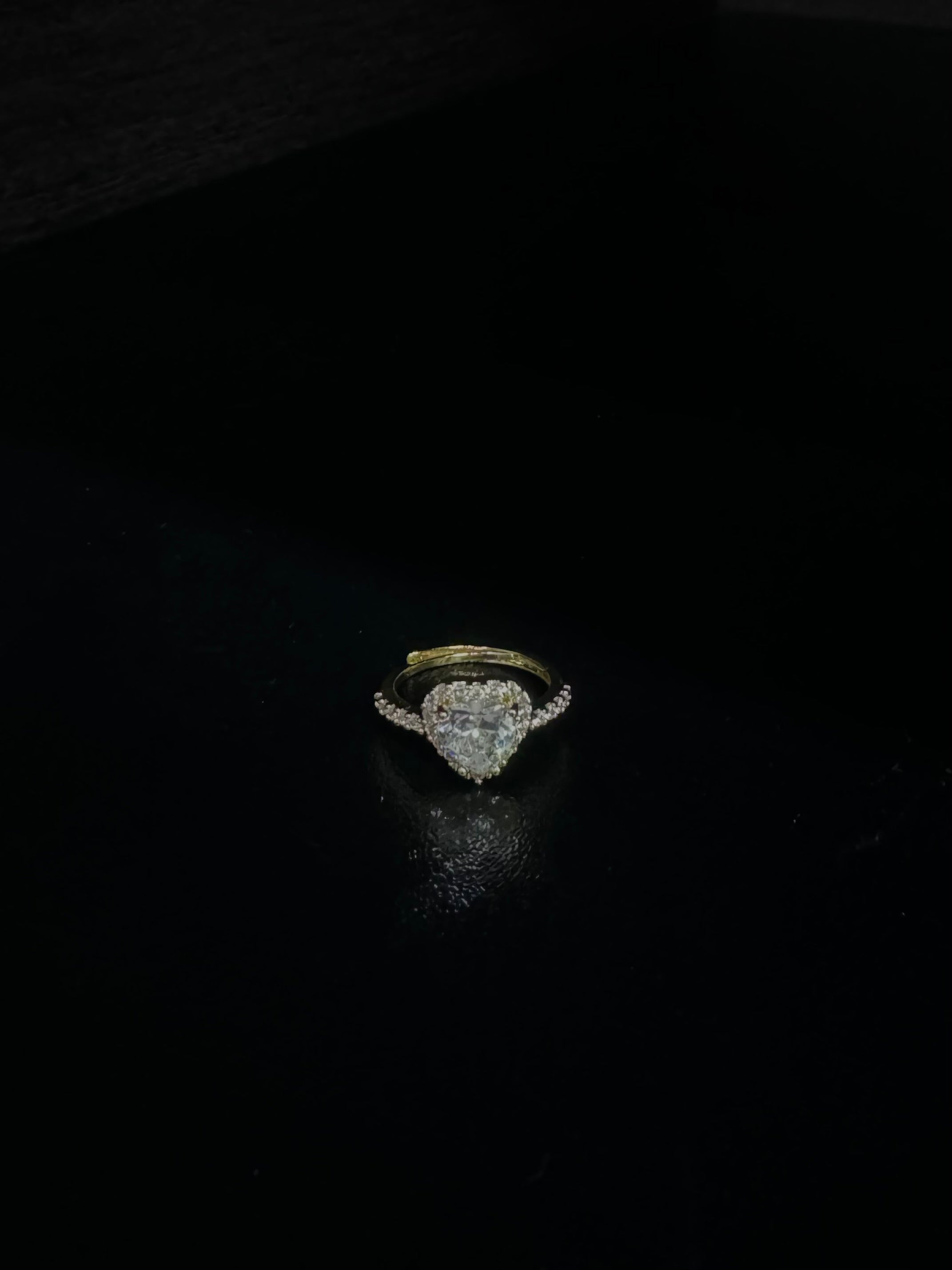 Anello cuore pietra bianca