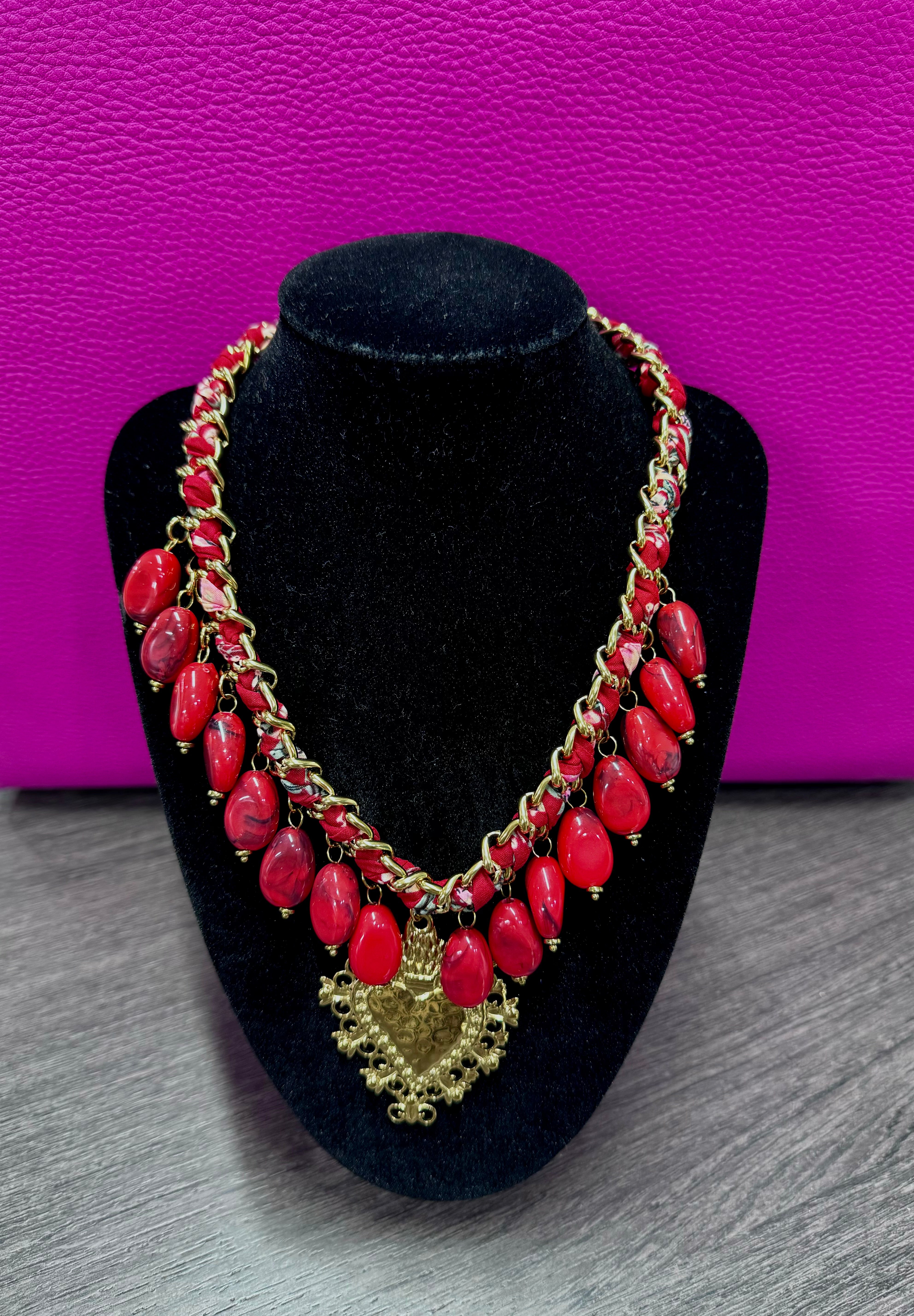 Collana cuore sacro rossa