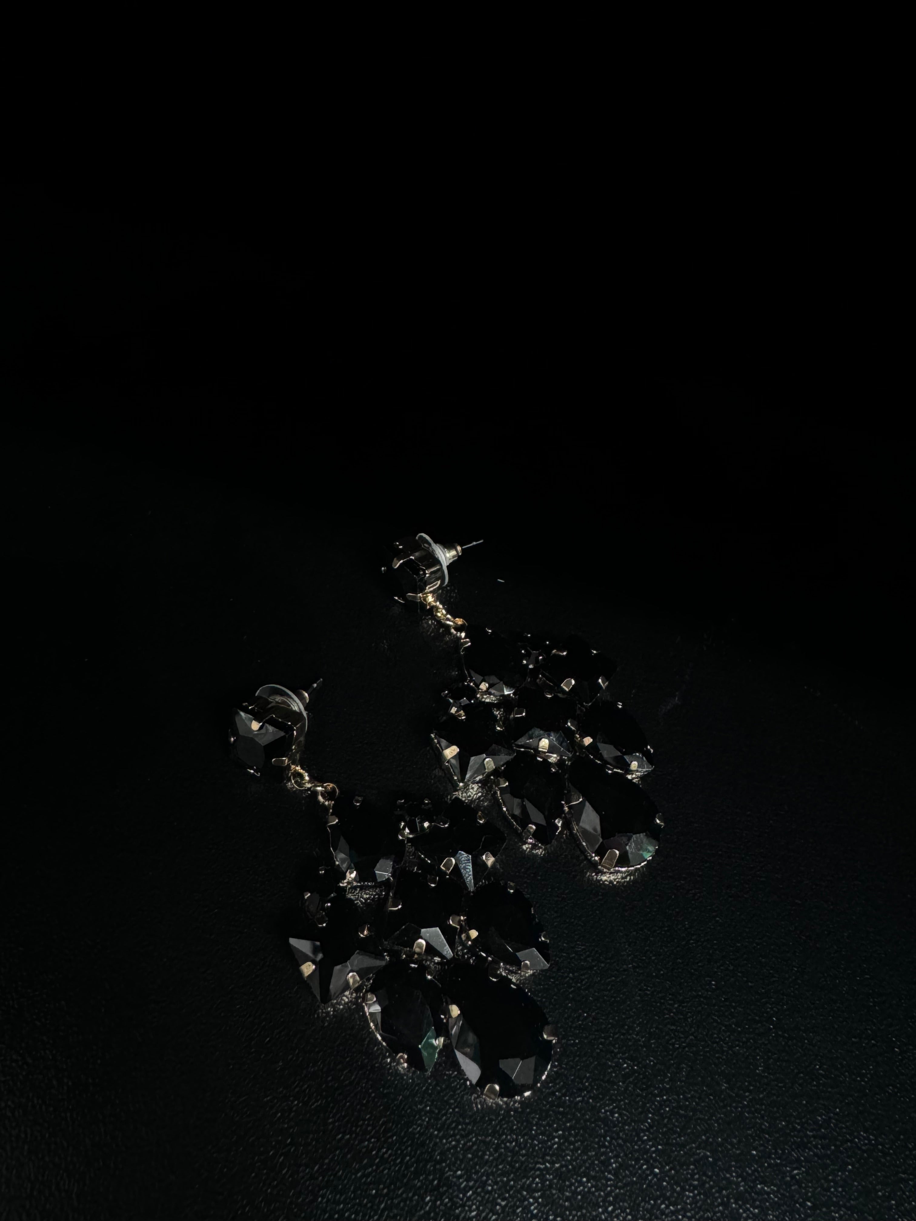 Orecchino pietra nera