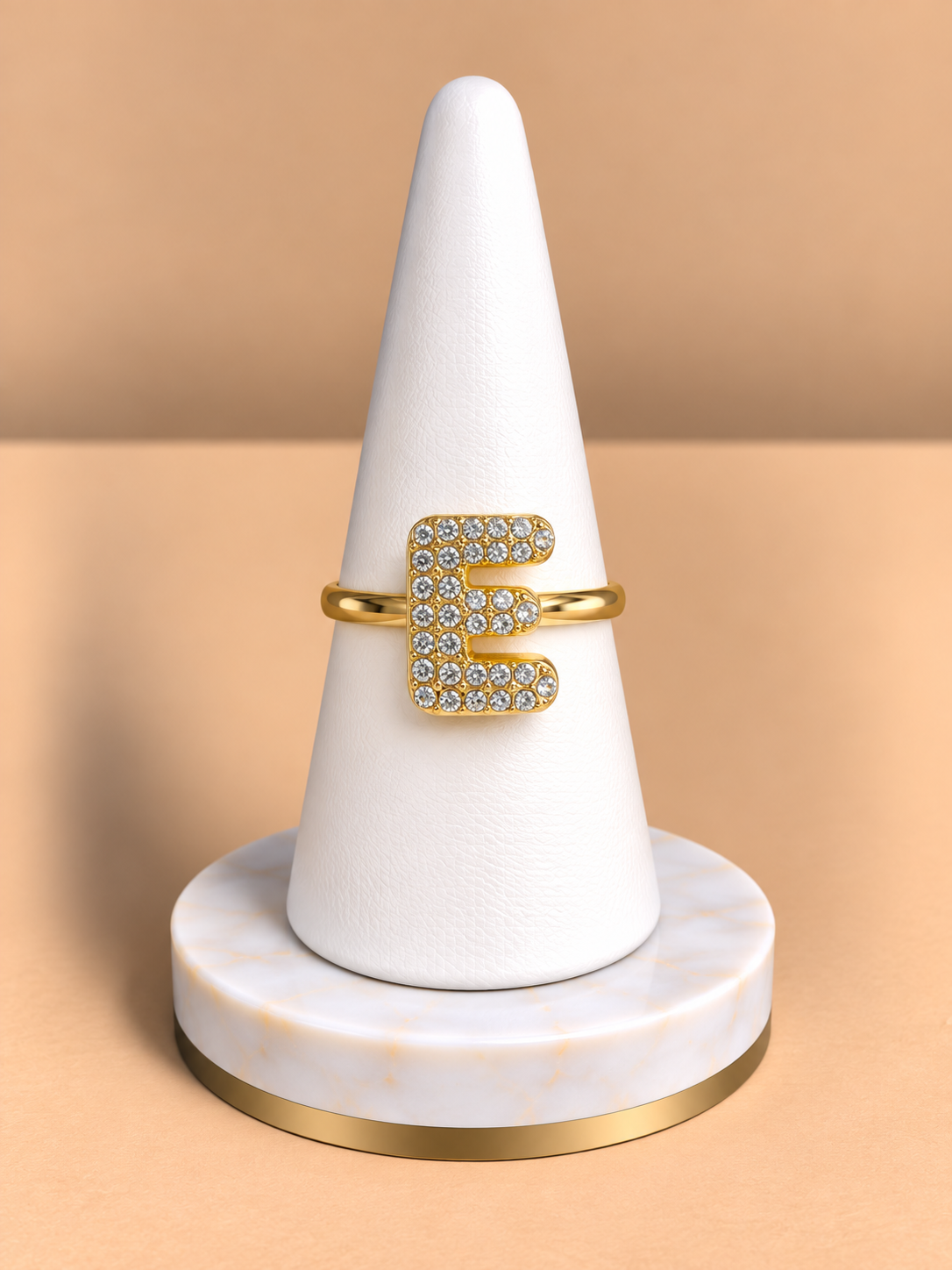 Anello con Iniziale “E”in Oro Giallo e Diamanti
