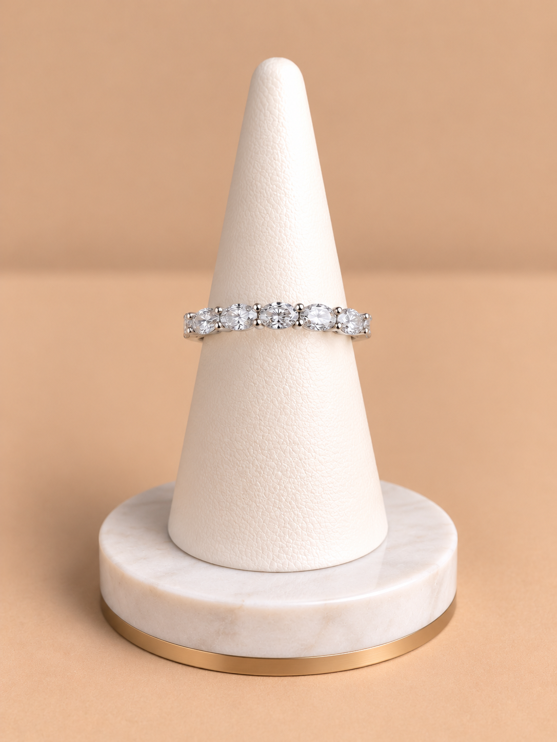 Anello Eternity con Cristalli Brillanti