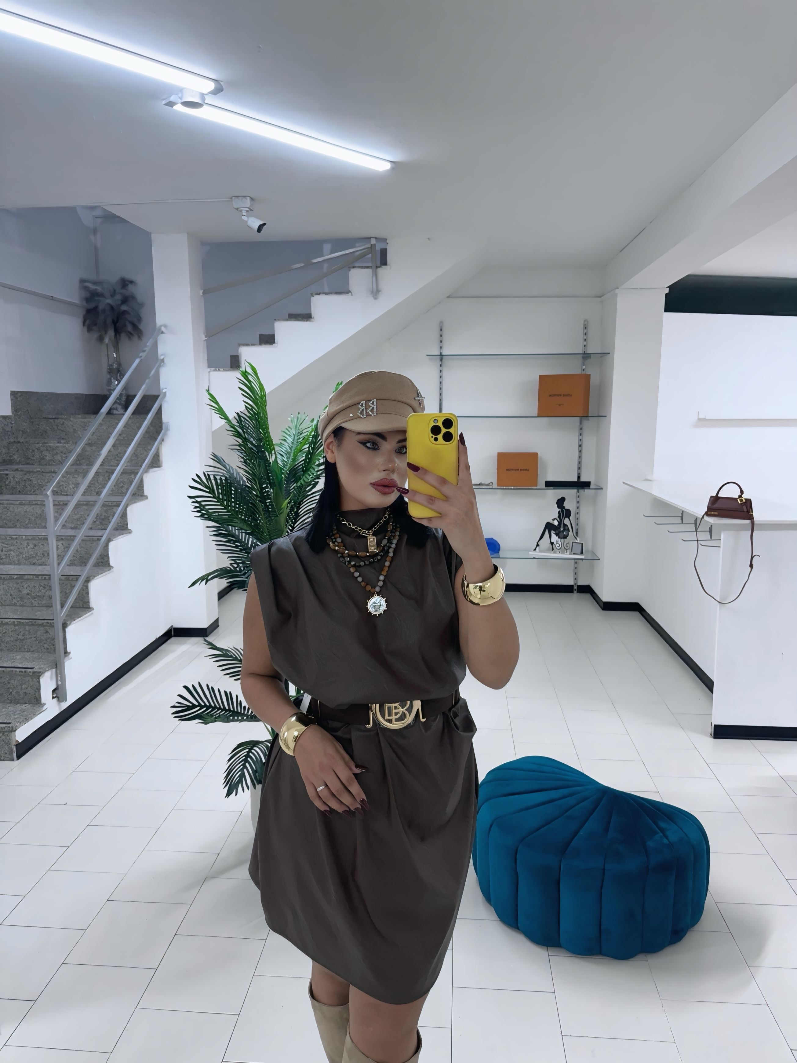 Abito in ecopelle marrone