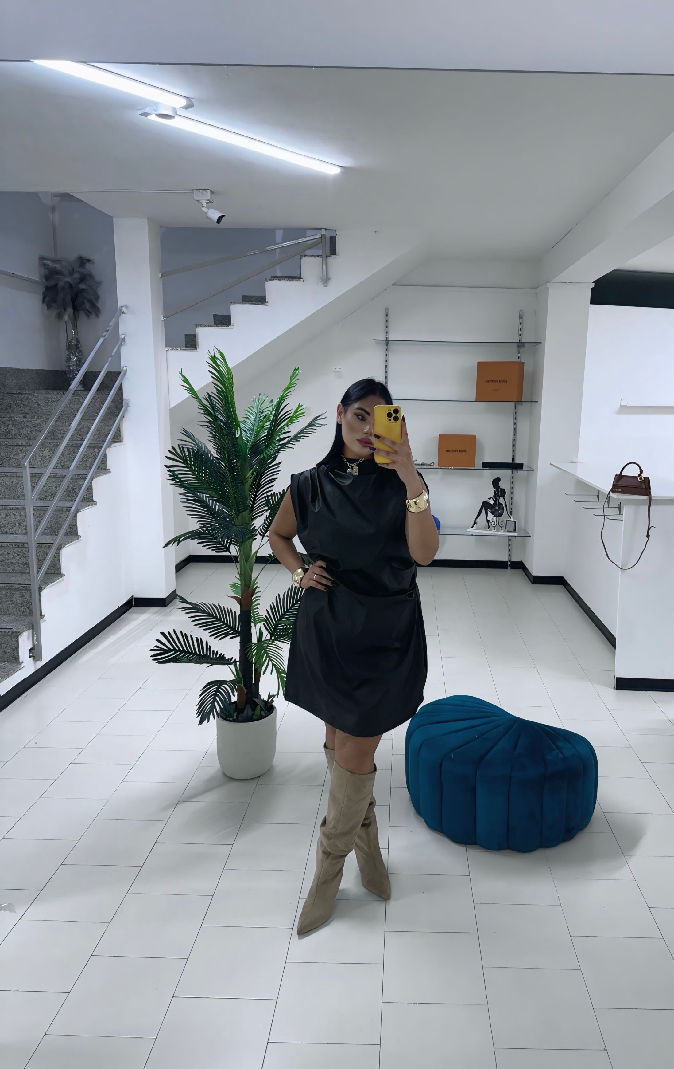 Abito in ecopelle nero