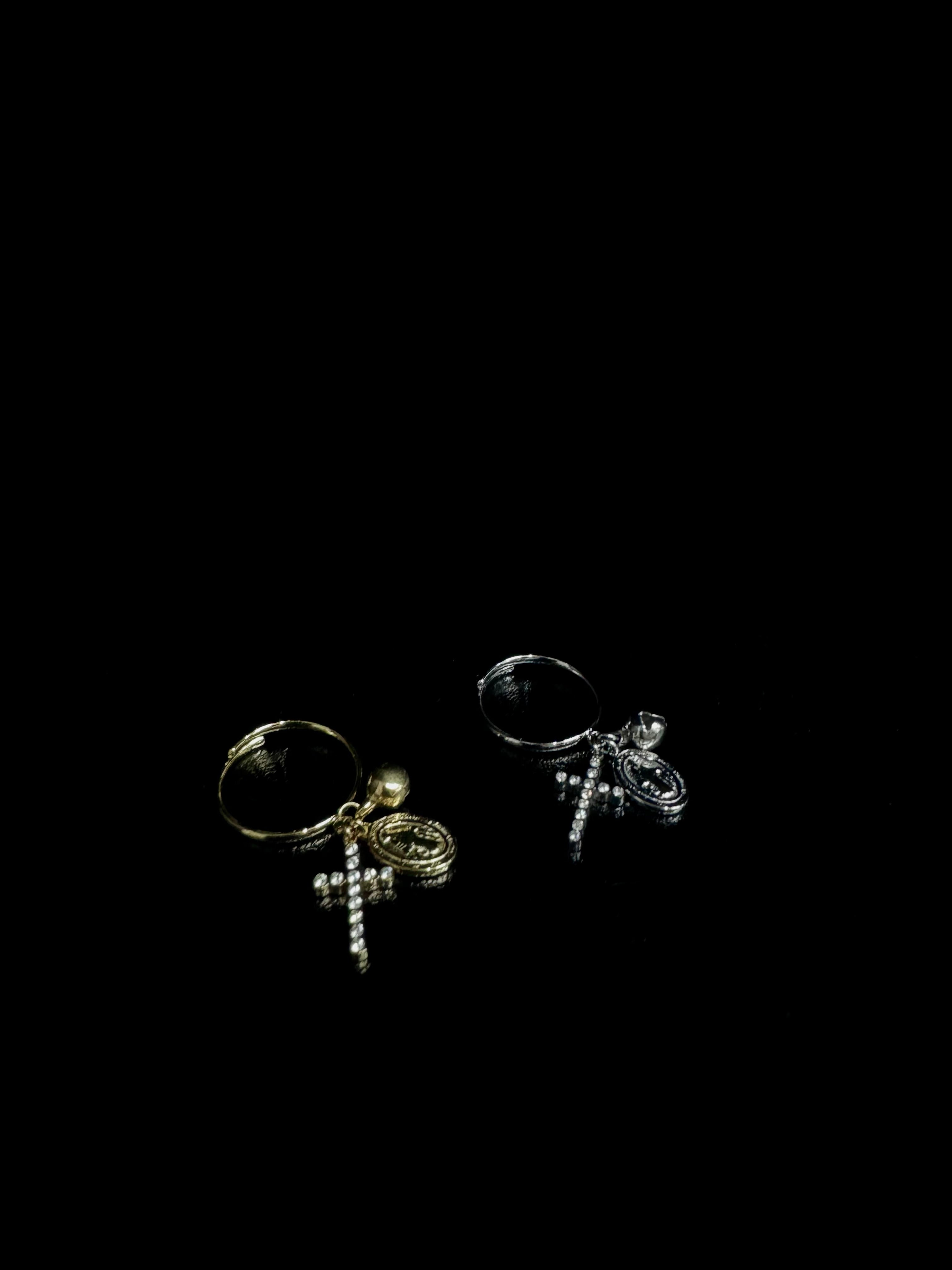 Anello croce pendente