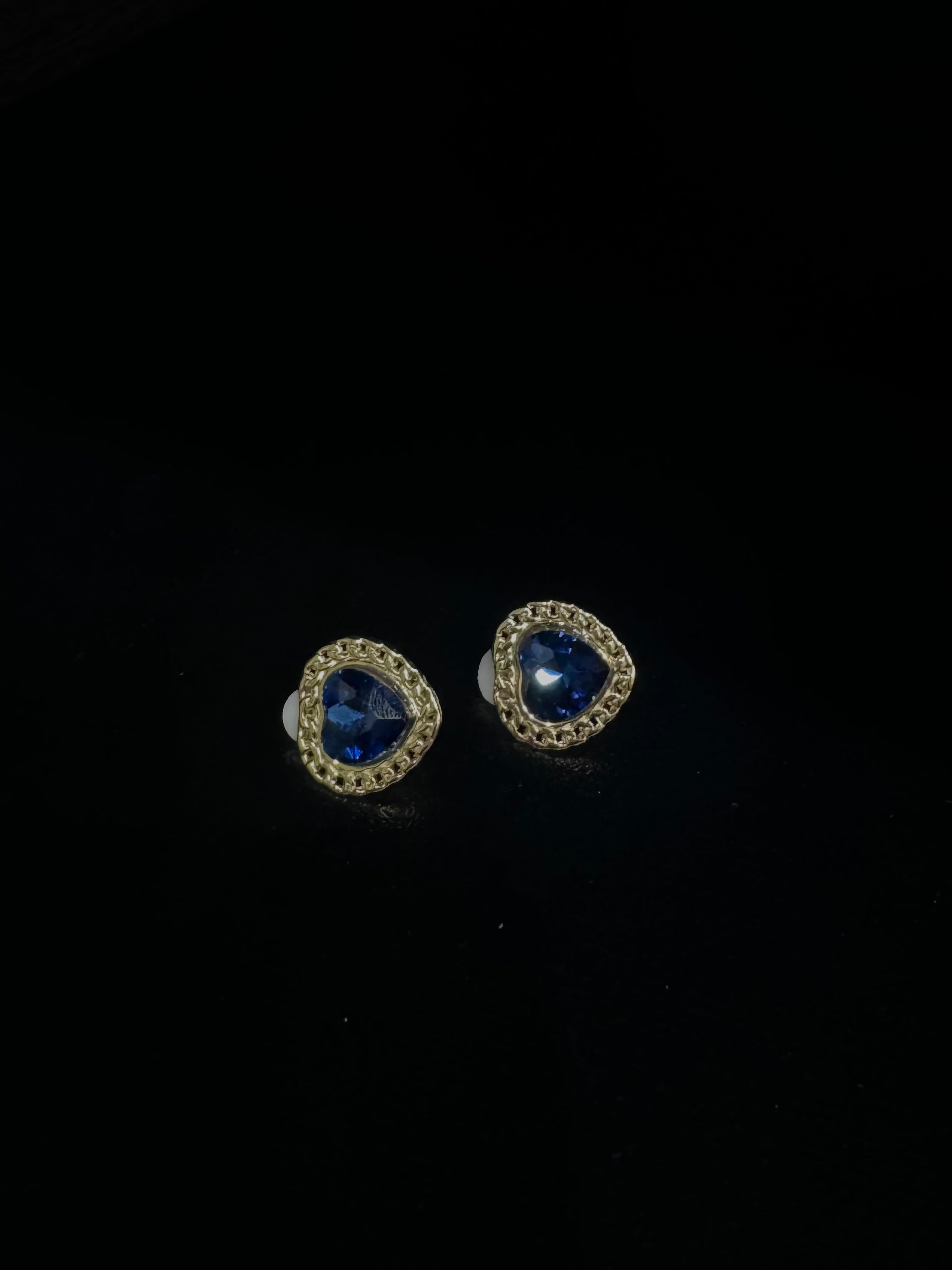 Orecchino cuore pietra blu