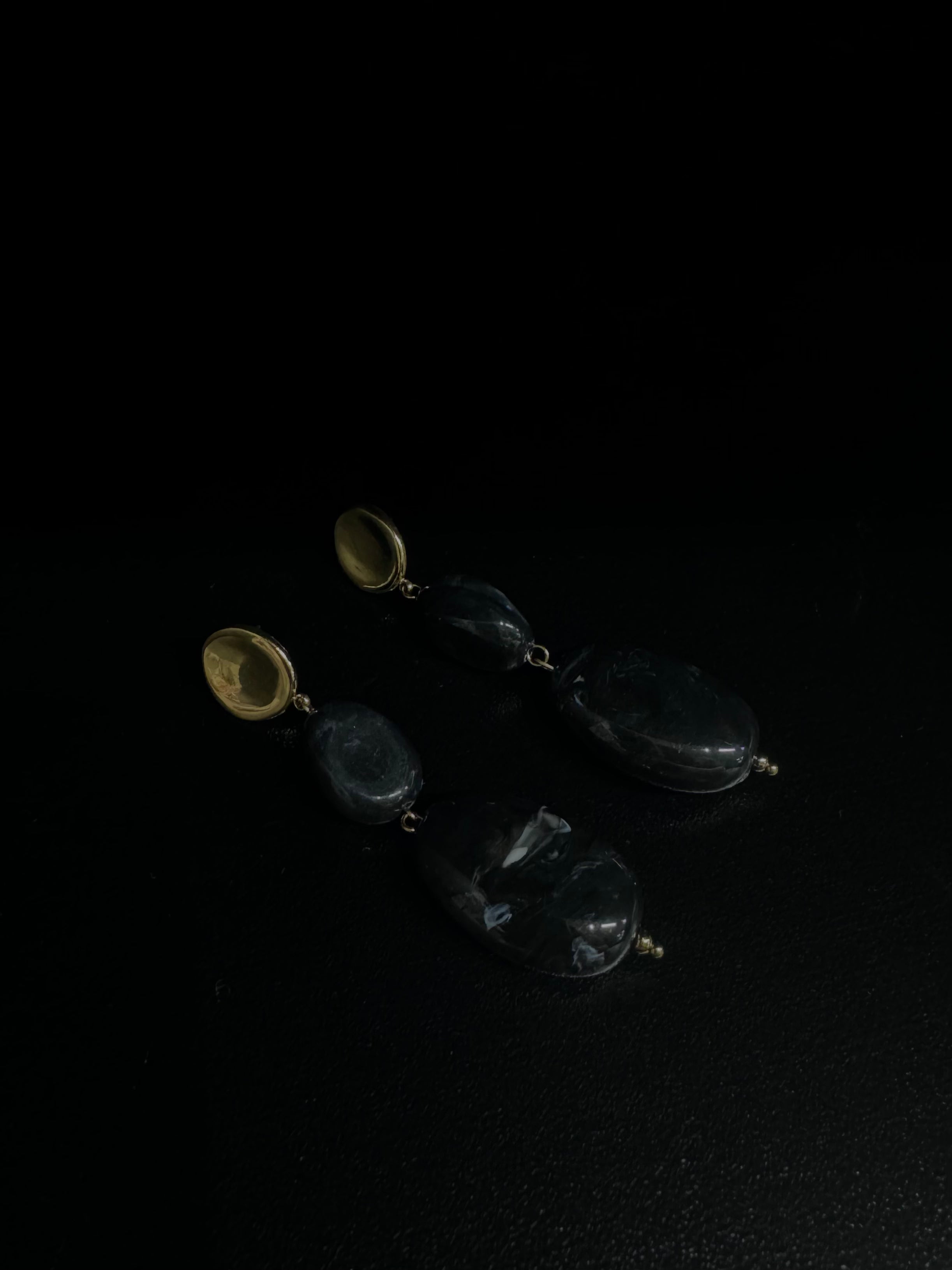 Orecchino perla nera
