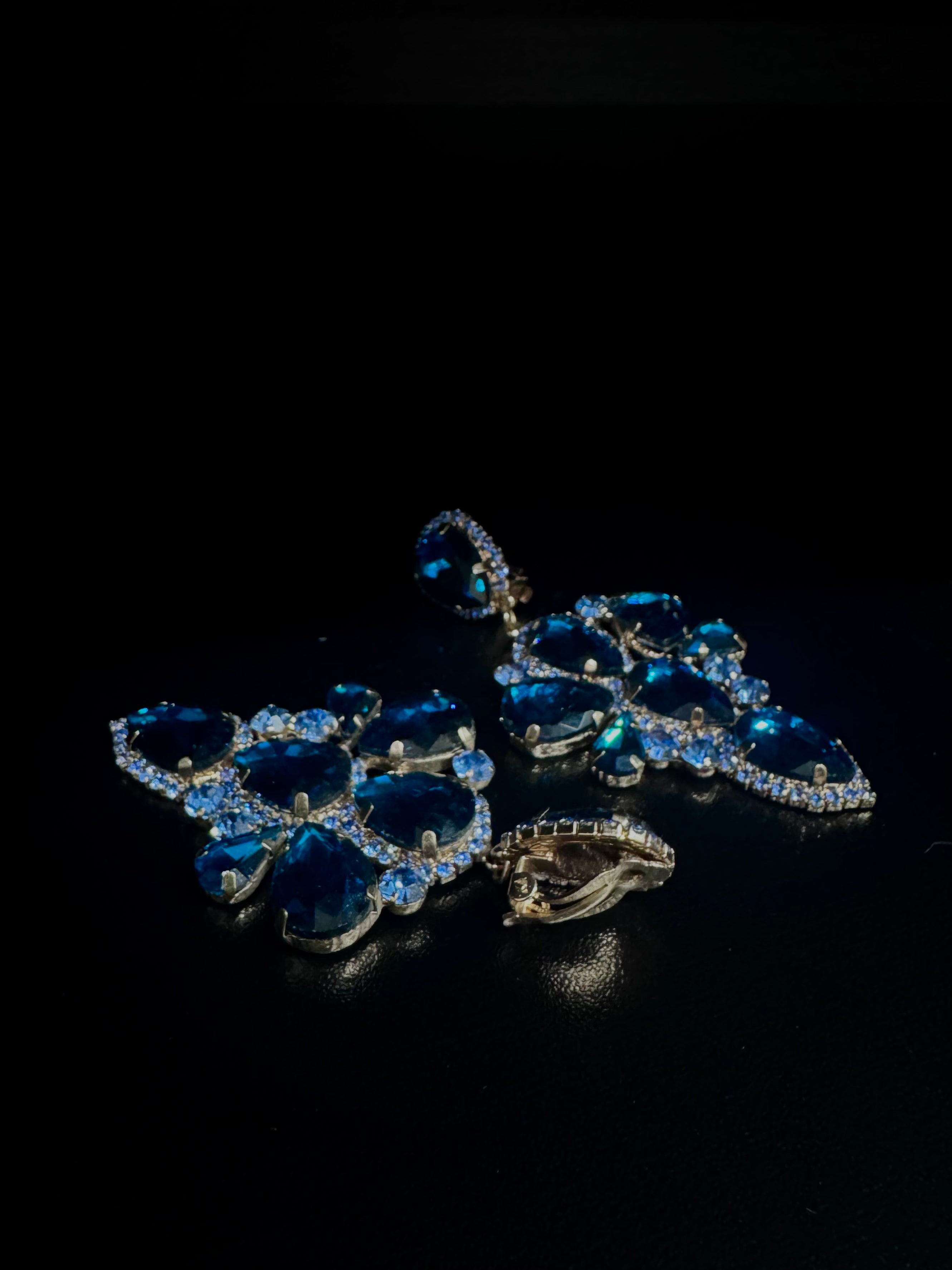 Orecchino pietra blu