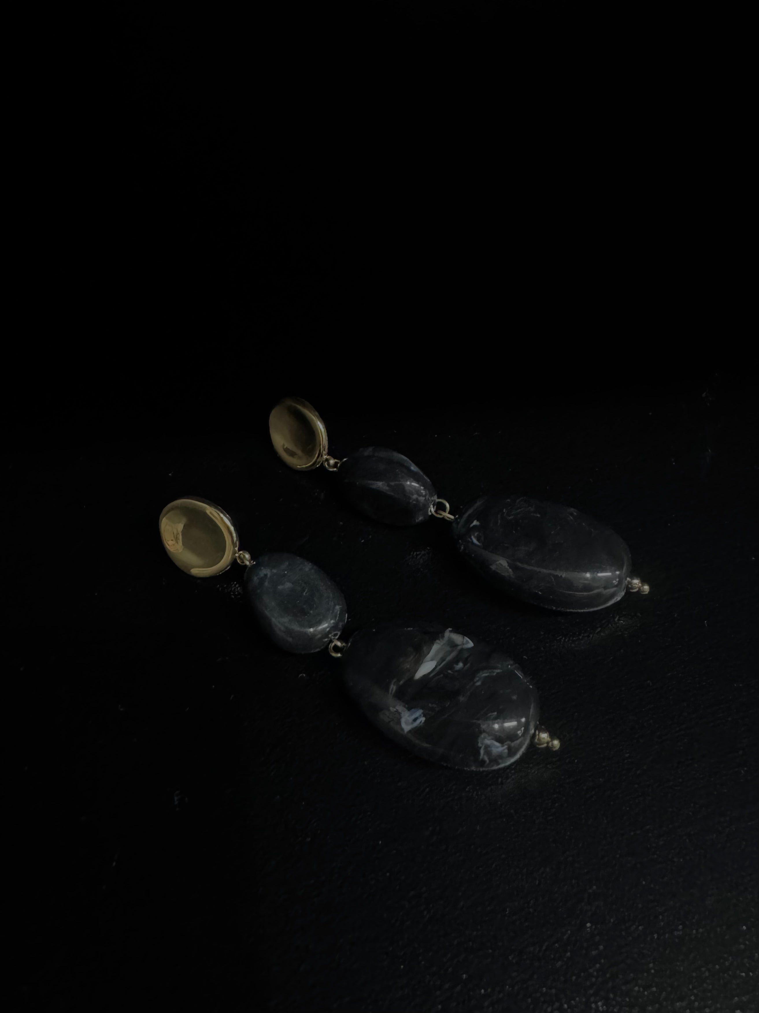 Orecchino perla nera