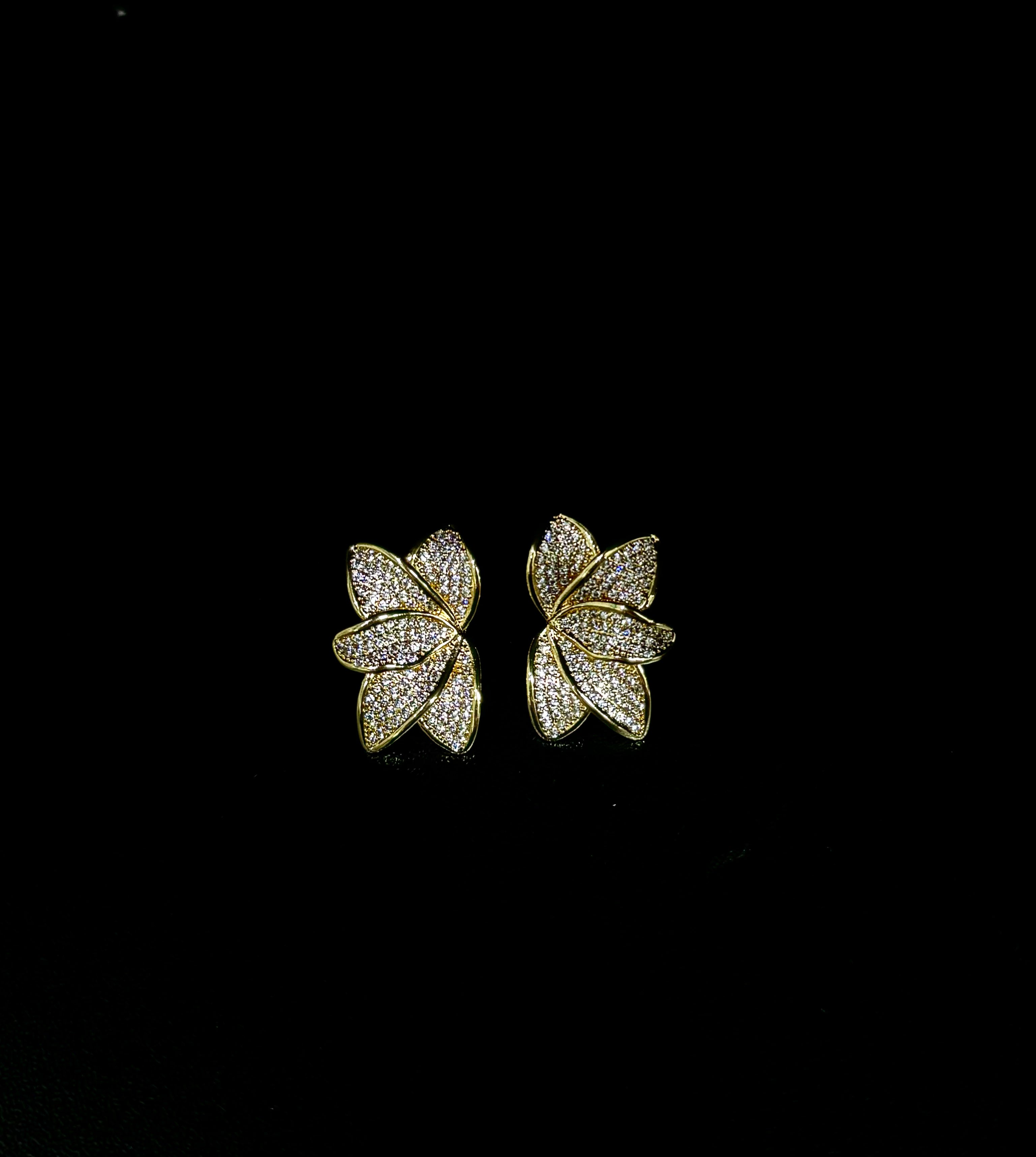 Orecchino foglia oro
