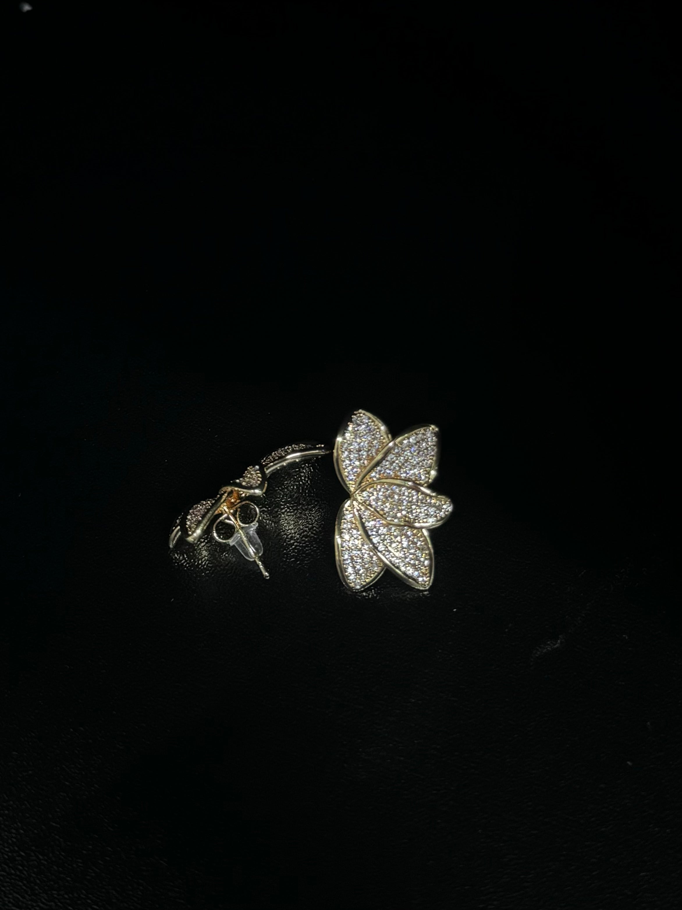 Orecchino foglia oro