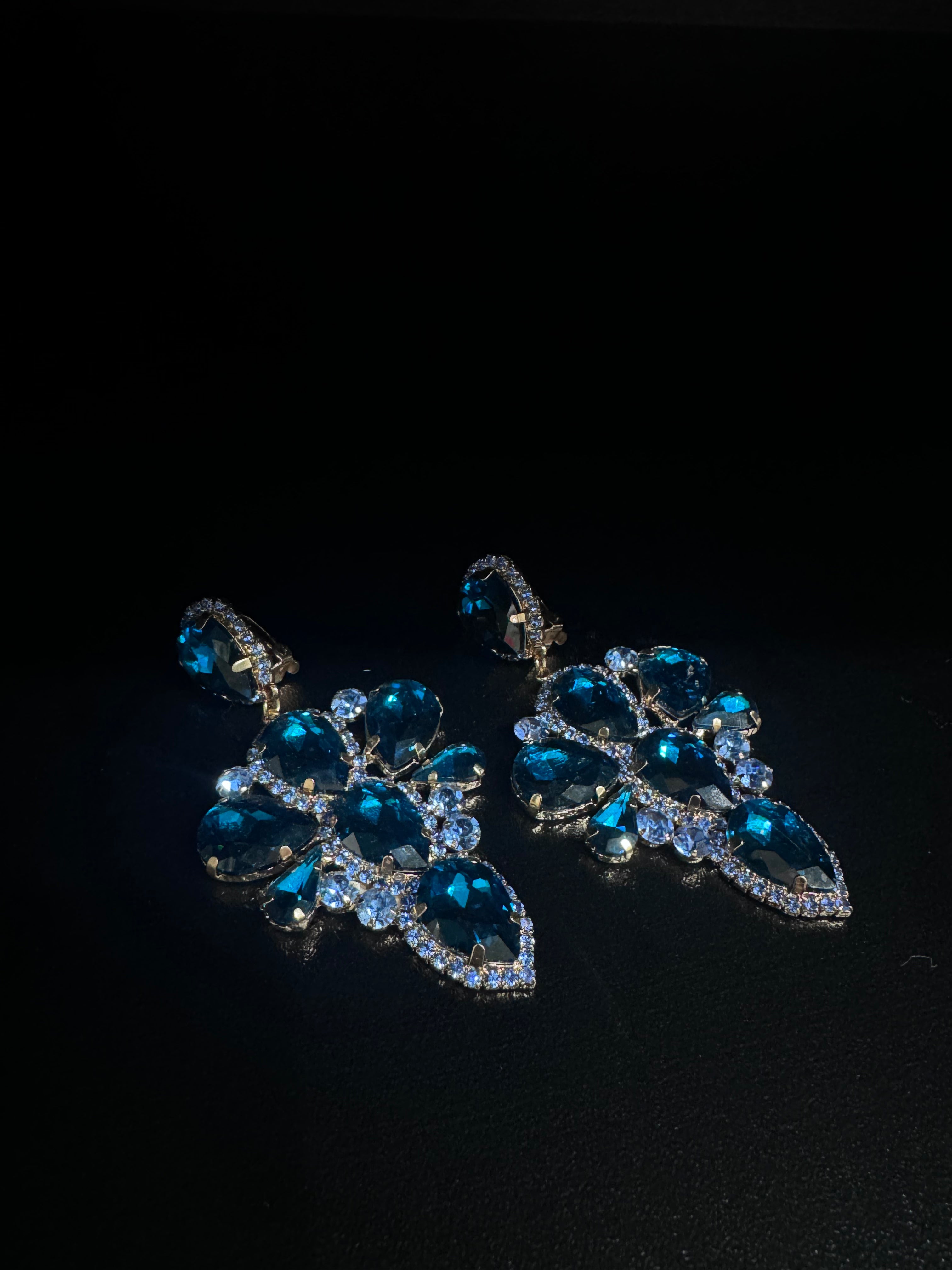 Orecchino pietra blu
